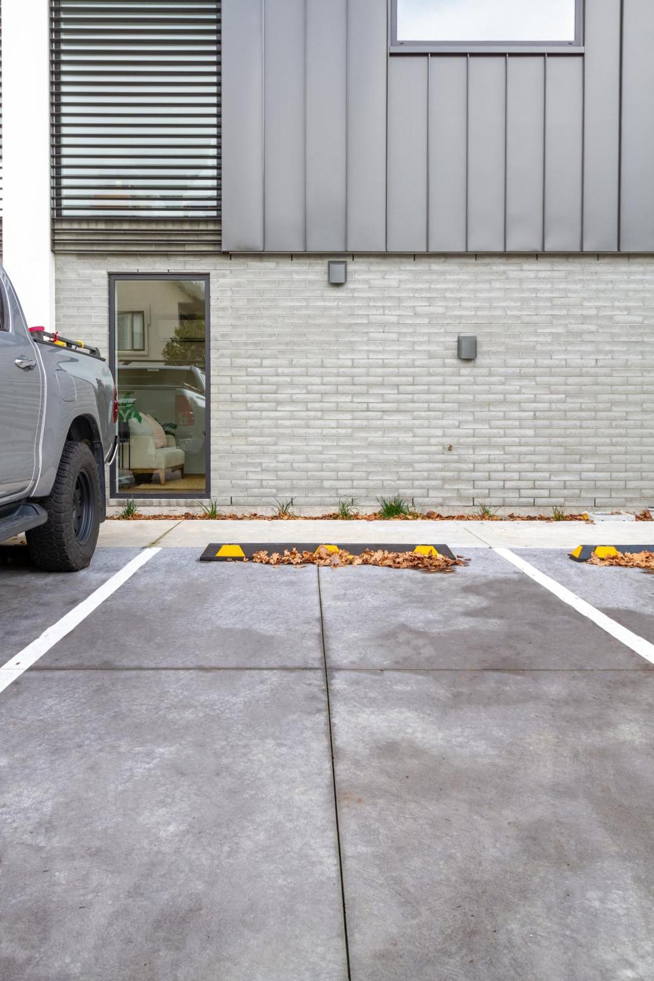 Modern 2 Bed 2 Bath Opposite Hagley Park Appartement Christchurch Buitenkant foto