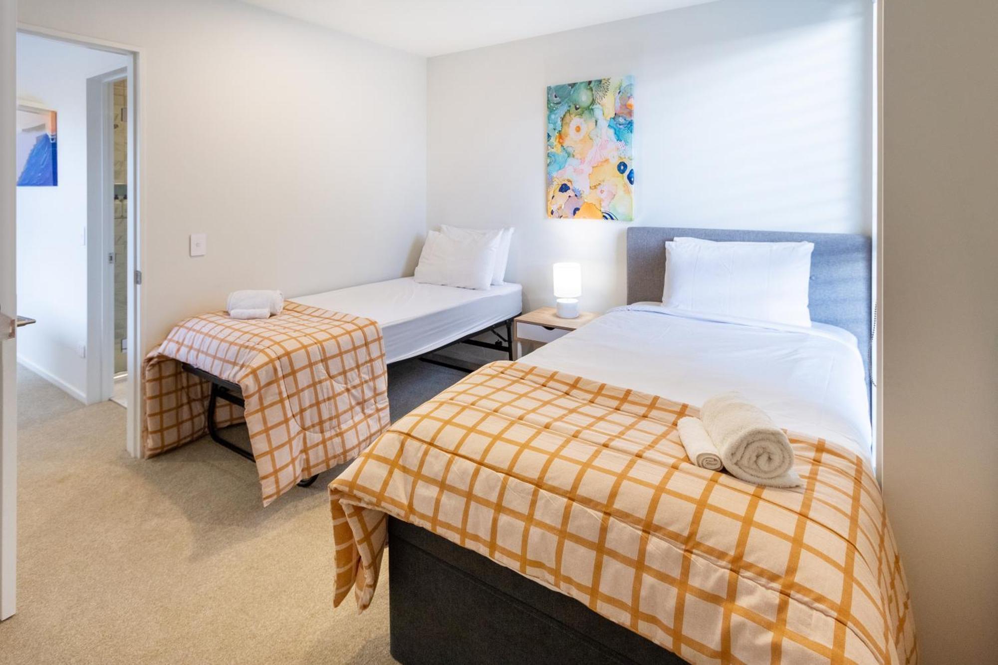 Modern 2 Bed 2 Bath Opposite Hagley Park Appartement Christchurch Buitenkant foto
